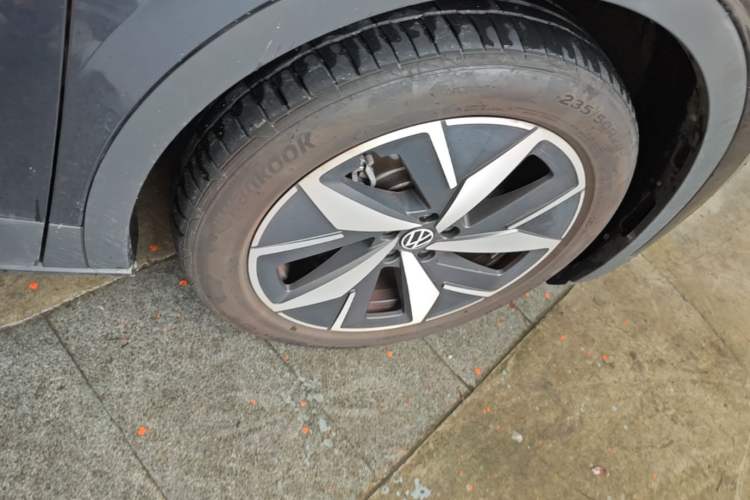 Used Volkswagen ID.4 CROZZ 2022 Long-Range PURE+ Edition Right Front Wheel Hub