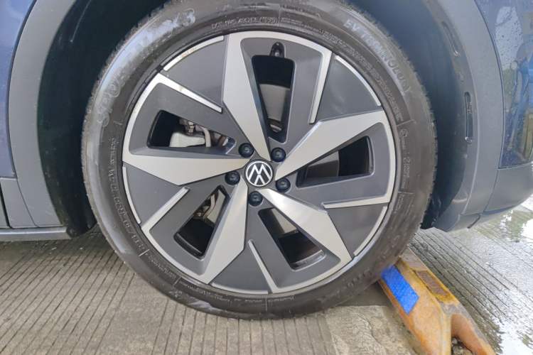 Used Volkswagen ID.4 CROZZ 2022 Long-Range Lite PRO Edition Right Front Wheel Hub