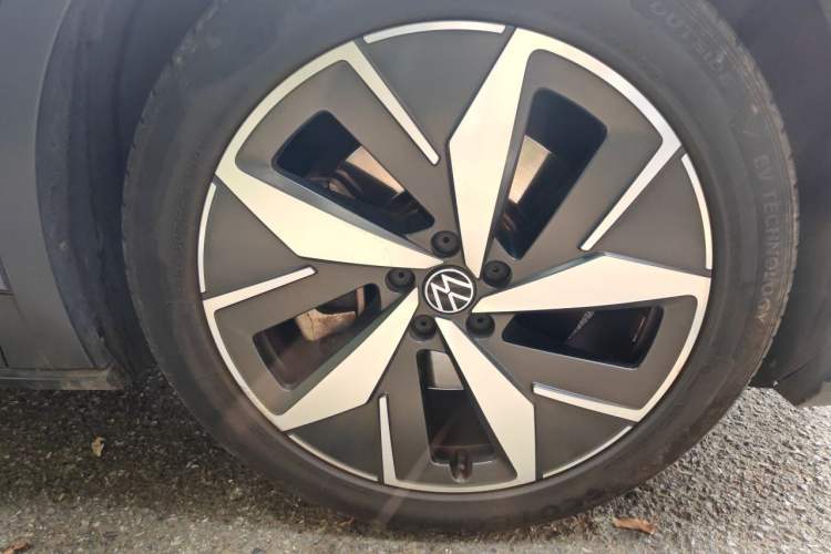 Used Volkswagen ID.4 CROZZ 2022 Long-Range Lite PRO Edition Right Front Wheel Hub