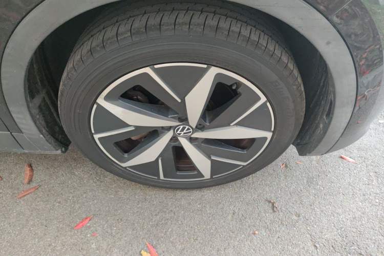 Used Volkswagen ID.4 CROZZ 2022 Long-Range Lite PRO Edition Right Front Wheel Hub