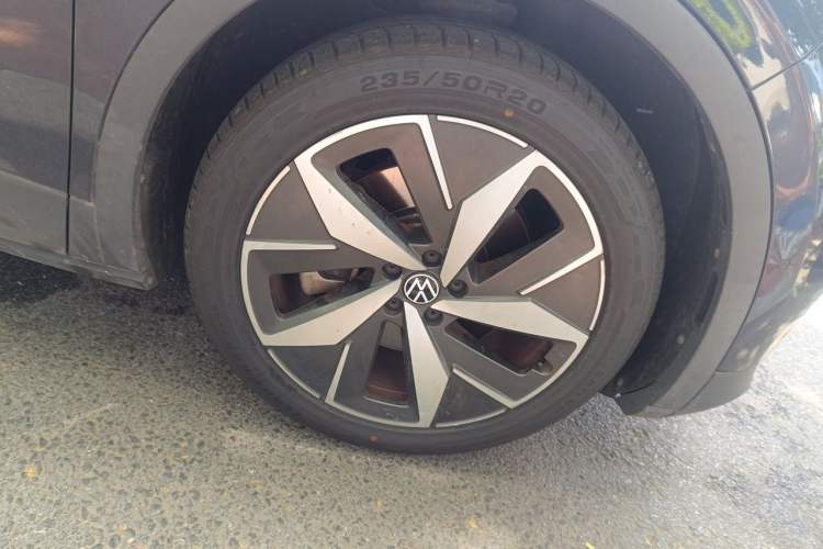 Used Volkswagen ID.4 CROZZ 2022 Long-Range Lite PRO Edition Right Front Wheel Hub