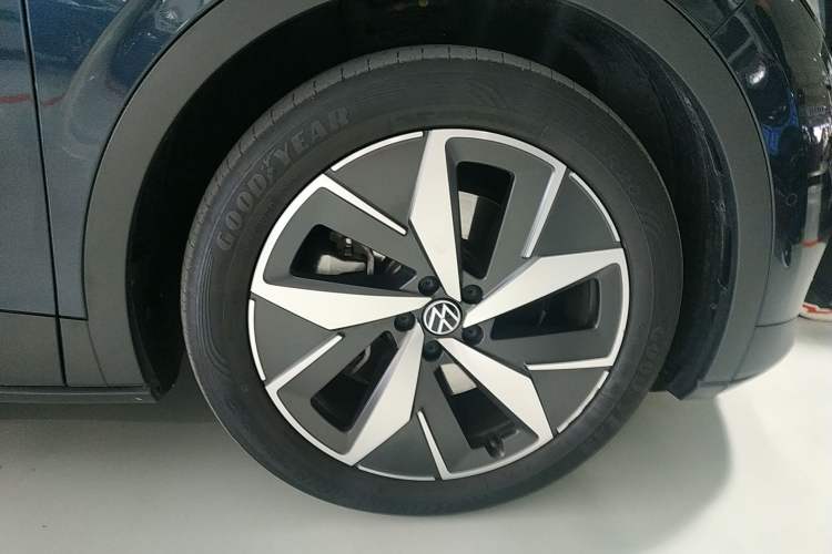 Used Volkswagen ID.4 CROZZ 2022 Long-Range Lite PRO Edition Right Front Wheel Hub