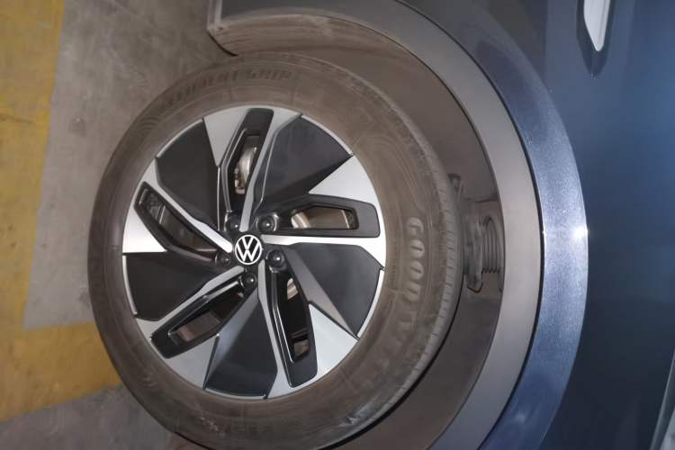Used Volkswagen ID.4 CROZZ 2022 Pure Edition Limited Edition Right Front Wheel Hub