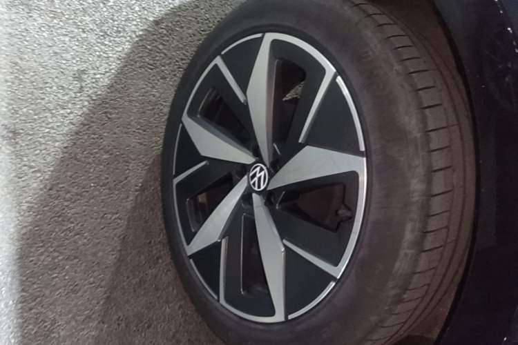 Used Volkswagen ID.4 CROZZ 2022 Long-Range PRO Edition Right Rear Wheel Hub
