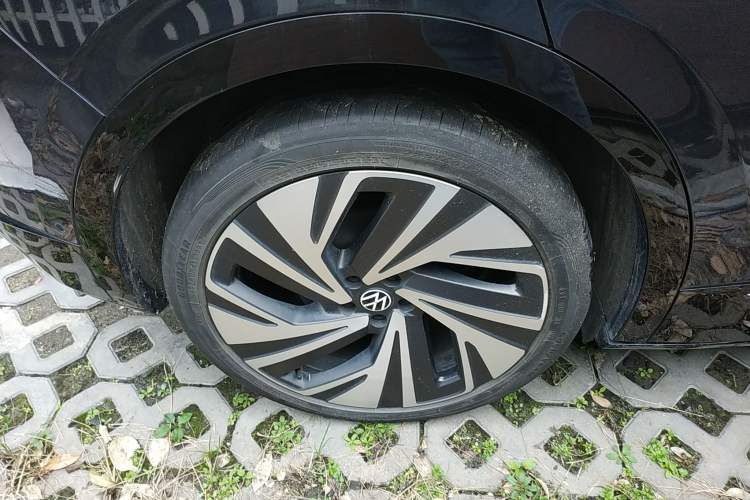 Used Volkswagen ID.4 CROZZ 2022 High-Performance PRIME Edition Right Rear Wheel Hub