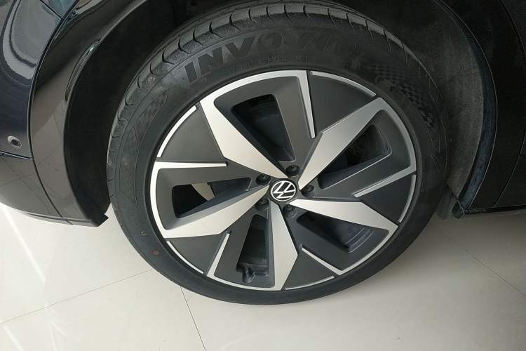 Used Volkswagen ID.4 CROZZ 2022 Long-Range PRO Edition Right Rear Wheel Hub