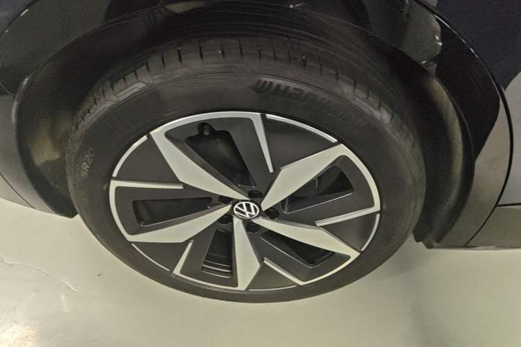 Used Volkswagen ID.4 CROZZ 2022 Long-Range Lite PRO Edition Right Rear Wheel Hub