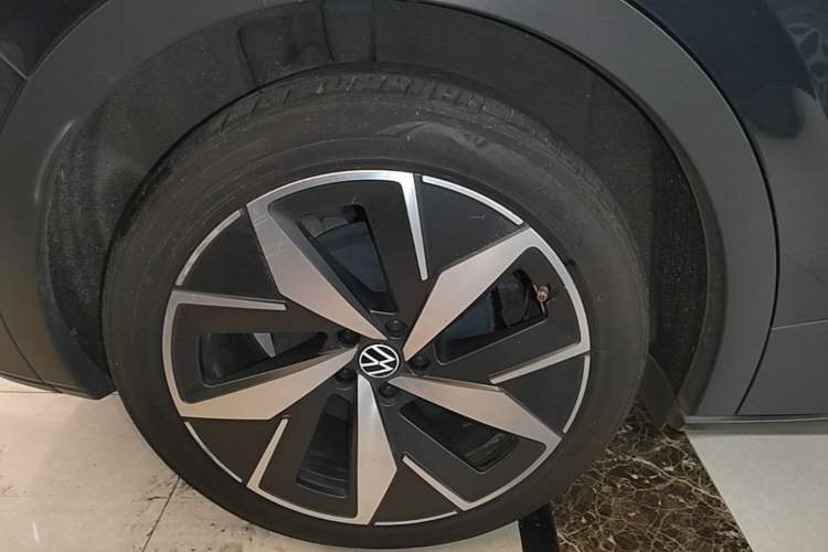 Used Volkswagen ID.4 CROZZ 2022 Long-Range Lite PRO Edition Right Rear Wheel Hub