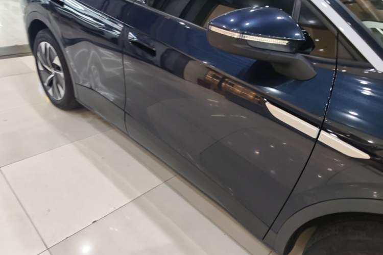 Used Volkswagen ID.4 CROZZ 2022 Standard Range PURE Edition Right Side Sill