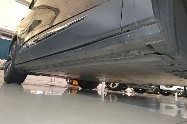 Used Volkswagen ID.4 CROZZ 2022 Long-Range Lite PRO Edition Right Side Sill