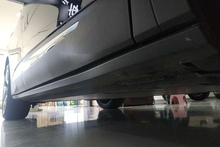 Used Volkswagen ID.4 CROZZ 2022 Long-Range Lite PRO Edition Right Side Sill