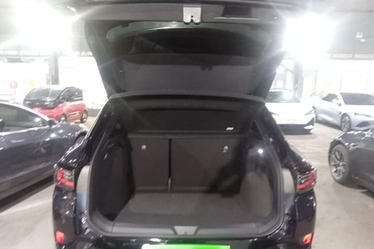 Used Volkswagen ID.4 CROZZ 2022 Long-Range PRO Edition Trunk