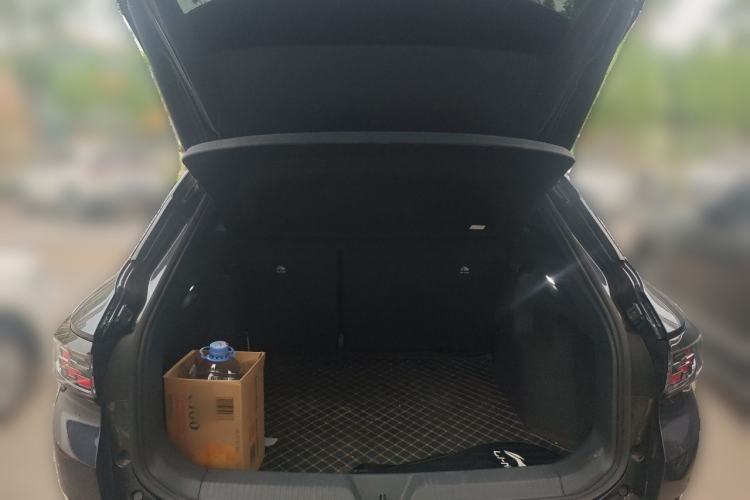 Used Volkswagen ID.4 CROZZ 2022 Long-Range PRO Edition Trunk