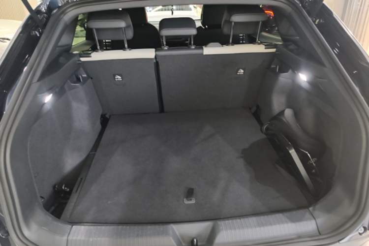 Used Volkswagen ID.4 CROZZ 2022 Standard Range PURE Edition Trunk