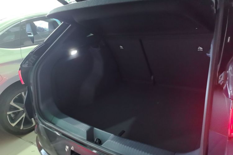 Used Volkswagen ID.4 CROZZ 2022 Long-Range PRO Edition Trunk
