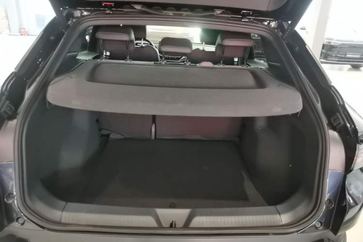 Used Volkswagen ID.4 CROZZ 2022 Long-Range Lite PRO Edition Trunk