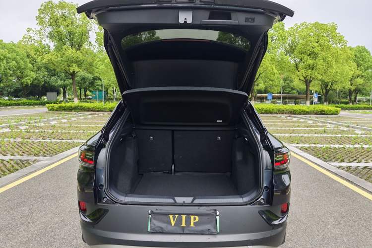 Used Volkswagen ID.4 CROZZ 2022 Long-Range PRO Edition Trunk