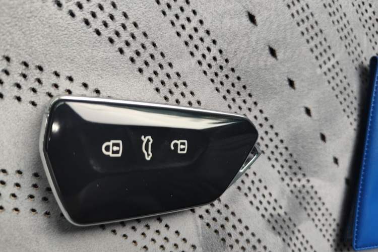 Used Volkswagen ID.4 CROZZ 2022 Long-Range Lite PRO Edition Vehicle Key