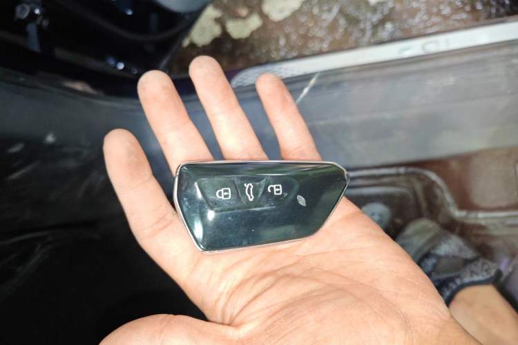 Used Volkswagen ID.4 CROZZ 2022 Long-Range Lite PRO Edition Vehicle Key