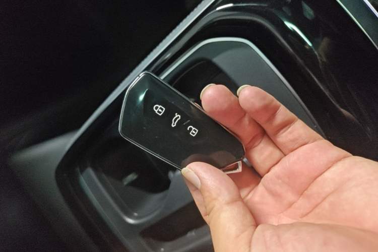 Used Volkswagen ID.4 CROZZ 2022 Long-Range Lite PRO Edition Vehicle Key