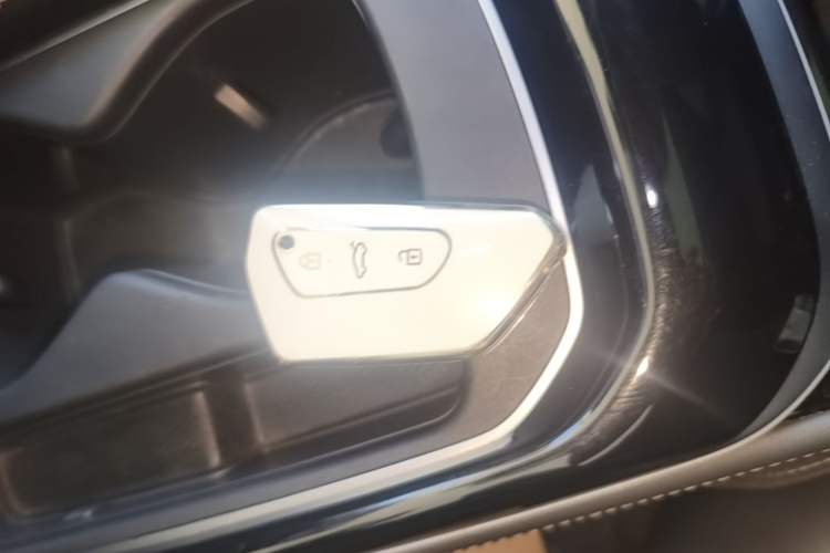 Used Volkswagen ID.4 CROZZ 2022 Long-Range Lite PRO Edition Vehicle Key