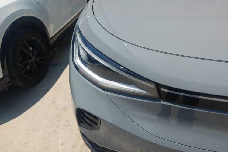 Used Volkswagen ID.4 CROZZ 2022 Long-Range Lite PRO Edition Right Front Headlight