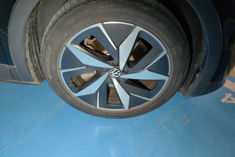 Used Volkswagen ID.4 CROZZ 2022 Long-Range Lite PRO Edition Right Front Wheel Hub