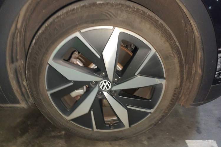 Used Volkswagen ID.4 CROZZ 2022 Long-Range Lite PRO Edition Right Front Wheel Hub