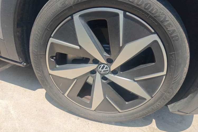 Used Volkswagen ID.4 CROZZ 2022 Long-Range Lite PRO Edition Right Front Wheel Hub