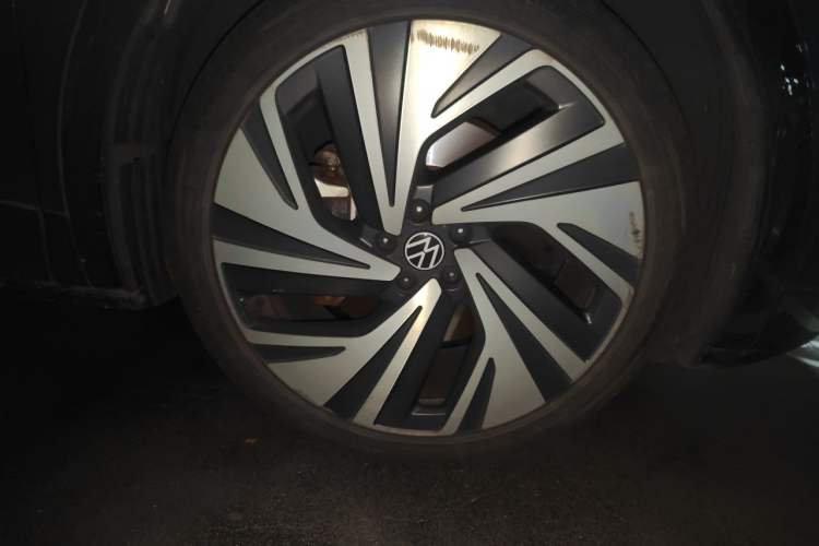 Used Volkswagen ID.4 CROZZ 2022 High-Performance PRIME Edition Right Front Wheel Hub