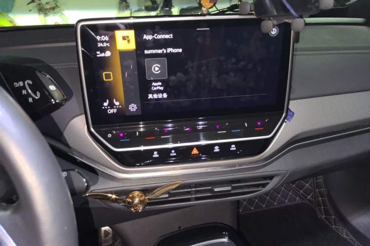 Used Volkswagen ID.4 CROZZ 2022 Long-Range PURE+ Edition Audio And AC Panel