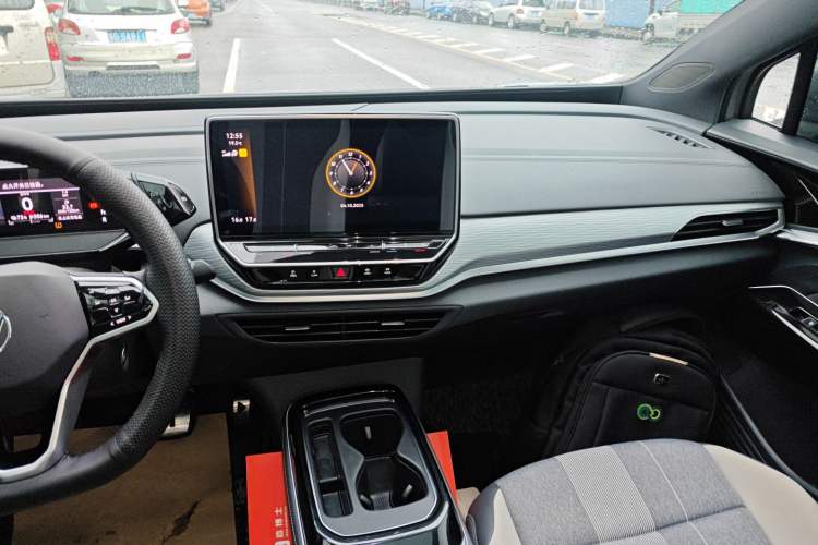 Used Volkswagen ID.4 CROZZ 2022 Long-Range PURE+ Edition Audio And AC Panel