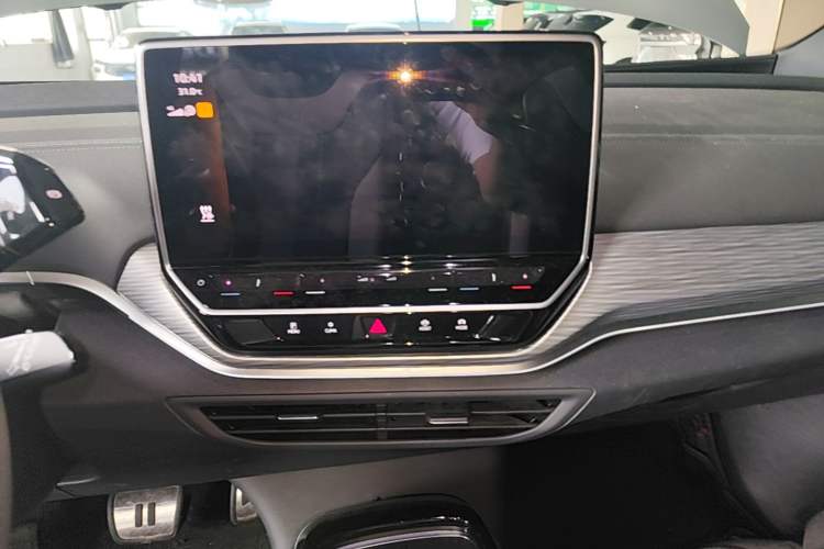 Used Volkswagen ID.4 CROZZ 2022 Standard Range PURE Edition Audio And AC Panel
