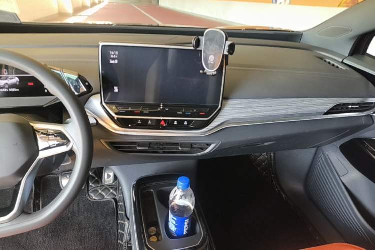 Used Volkswagen ID.4 CROZZ 2022 Long-Range PURE+ Edition Audio And AC Panel
