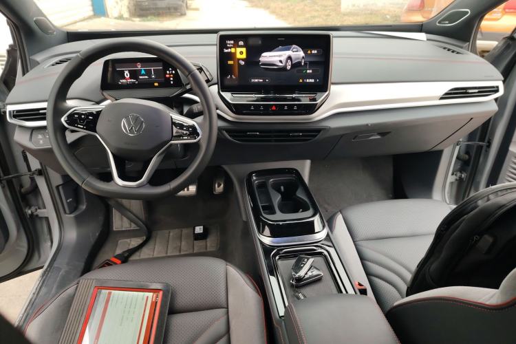 Used Volkswagen ID.4 CROZZ 2022 High-Performance PRIME Edition Center Console