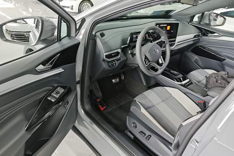 Used Volkswagen ID.4 CROZZ 2022 Long-Range PURE+ Edition Driver Seat