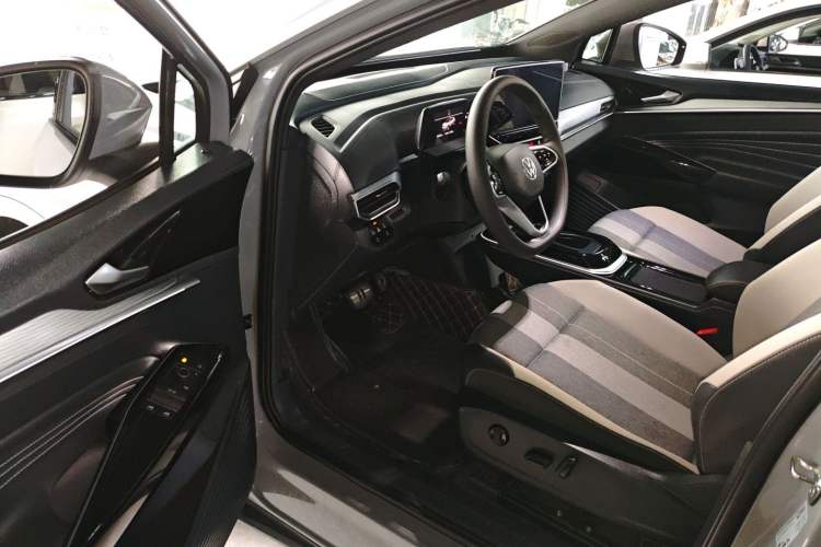 Used Volkswagen ID.4 CROZZ 2022 Standard Range PURE Edition Driver Seat