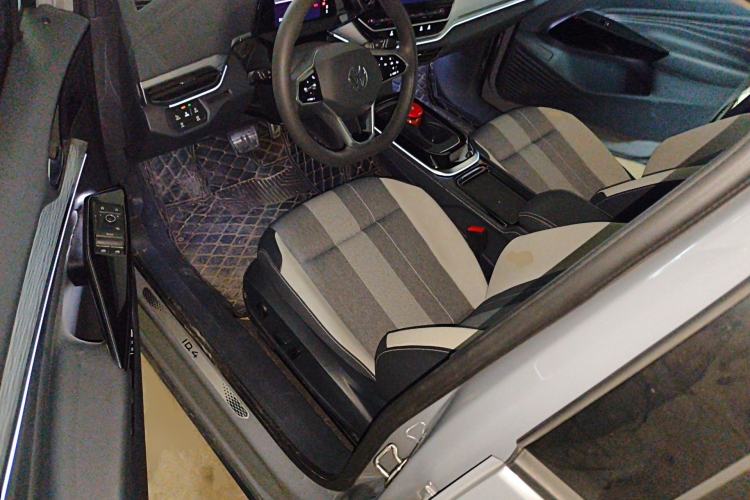 Used Volkswagen ID.4 CROZZ 2022 Long-Range PURE+ Edition Driver Seat