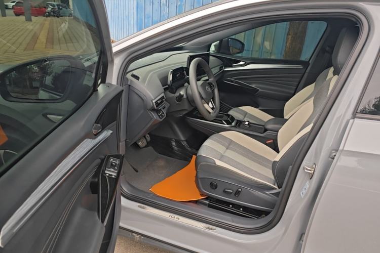 Used Volkswagen ID.4 CROZZ 2022 Long-Range PURE+ Edition Driver Seat