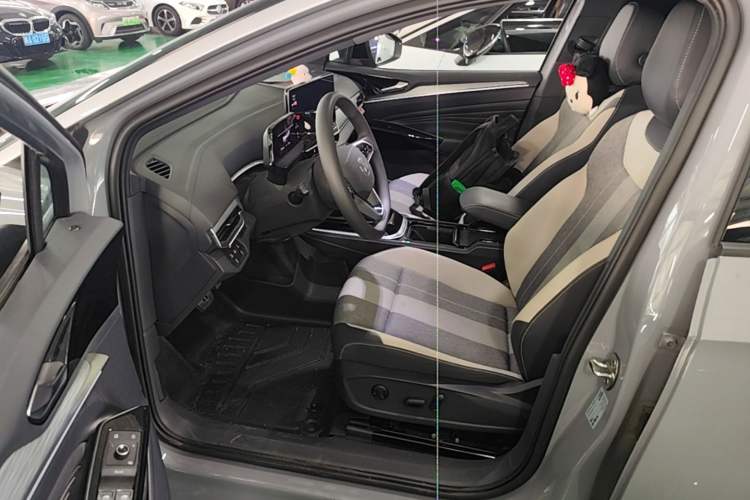 Used Volkswagen ID.4 CROZZ 2022 Pure Edition Limited Edition Driver Seat