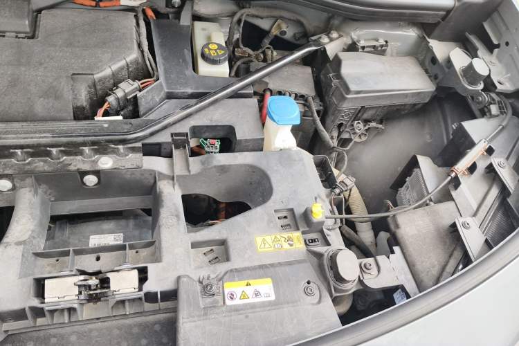 Used Volkswagen ID.4 CROZZ 2022 Standard Range PURE Edition Engine Bay Left