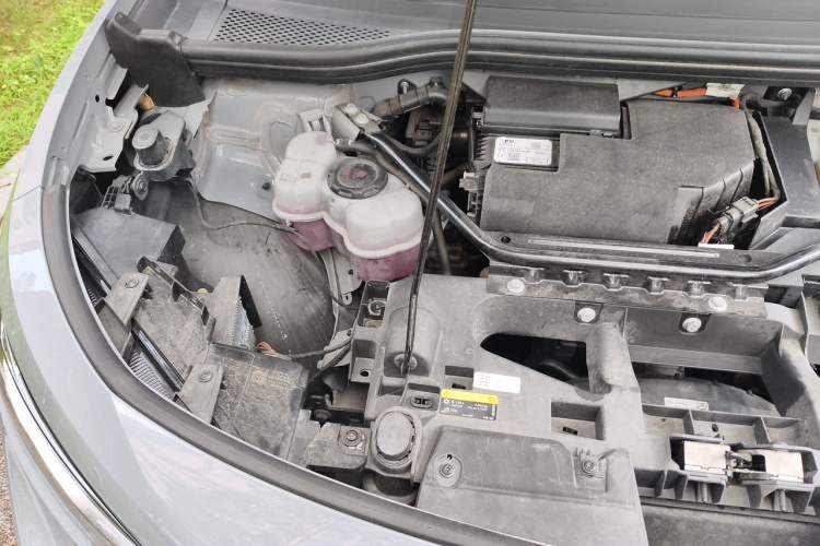 Used Volkswagen ID.4 CROZZ 2022 Standard Range PURE Edition Engine Bay Right