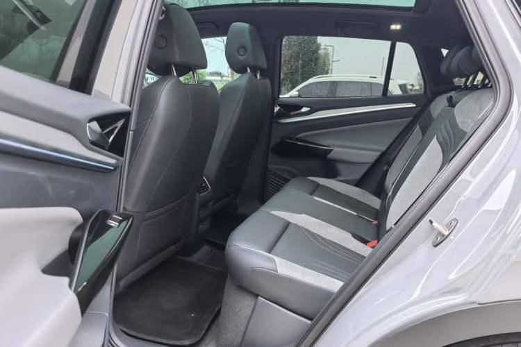 Used Volkswagen ID.4 CROZZ 2022 Long-Range Lite PRO Edition Exterior 4
