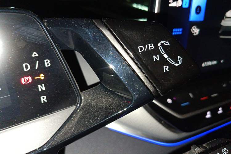 Used Volkswagen ID.4 CROZZ 2022 High-Performance PRIME Edition Gear Lever