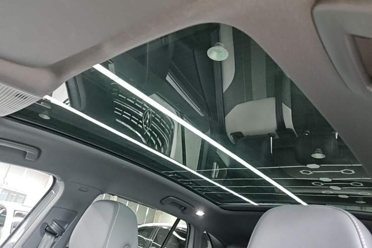 Used Volkswagen ID.4 CROZZ 2022 Long-Range PURE+ Edition Headliner