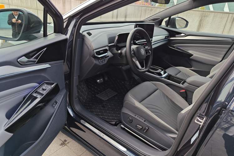 Used Volkswagen ID.4 CROZZ 2022 Long-Range Lite PRO Edition Interior 2