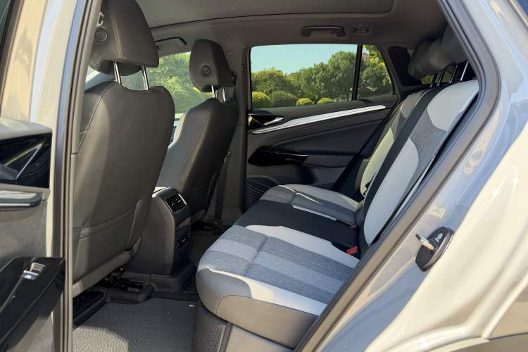 Used Volkswagen ID.4 CROZZ 2022 Pure Edition Limited Edition Interior 3