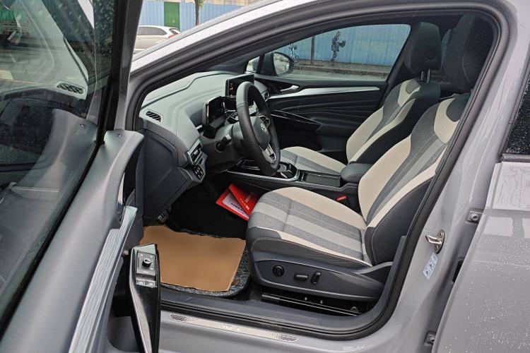 Used Volkswagen ID.4 CROZZ 2022 Long-Range PURE+ Edition Interior 3