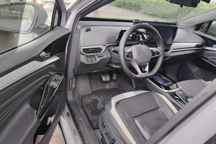 Used Volkswagen ID.4 CROZZ 2022 Long-Range PURE+ Edition Interior 3