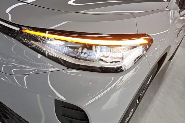 Used Volkswagen ID.4 CROZZ 2022 Long-Range PURE+ Edition Left Front Headlight